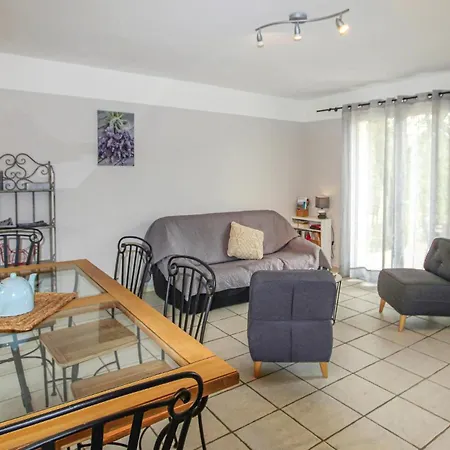 3 Bedroom Beautiful In בית נופש