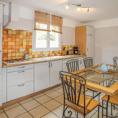בית נופש 3 Bedroom Beautiful In