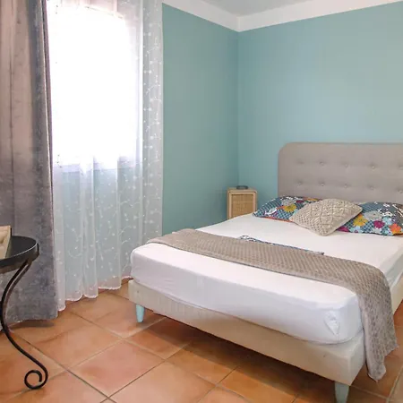 בית נופש 3 Bedroom Beautiful In