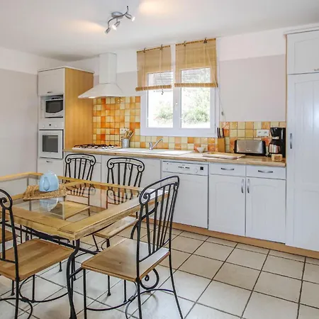 3 Bedroom Beautiful In בית נופש Saint-Thomé
